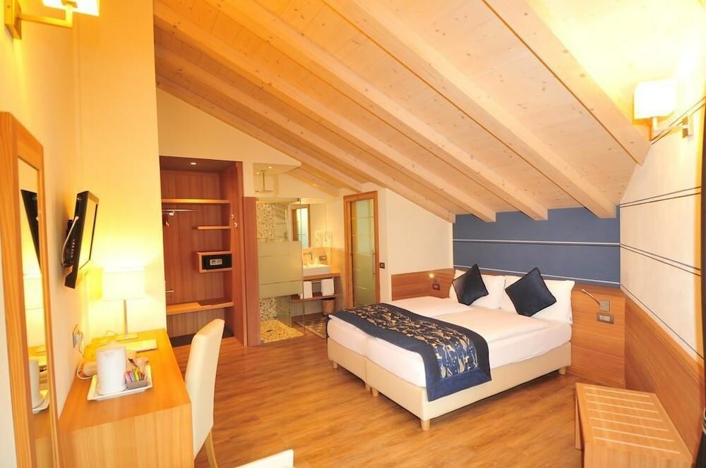 Фото Hotel B&b Bondi