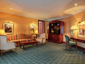 Mövenpick Hotel Windhoek (Windhoek, Eros Airport), hotel