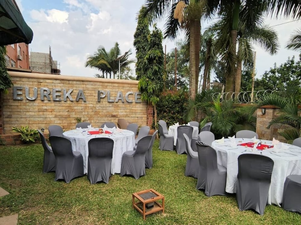 Фото Eureka Place Hotel