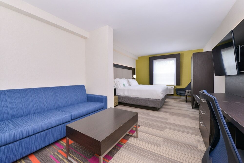 Фото Holiday Inn Express Mystic, an Ihg Hotel