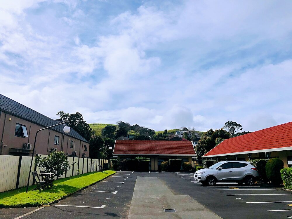 Фото Tudor Court Motor Lodge