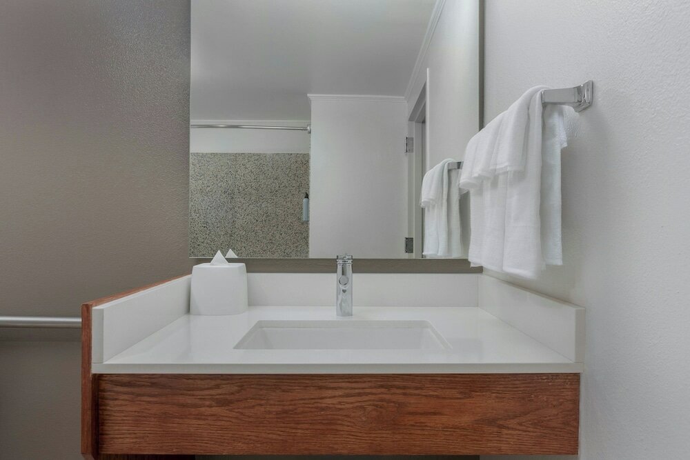 Фото Courtyard by Marriott Houston Rice University