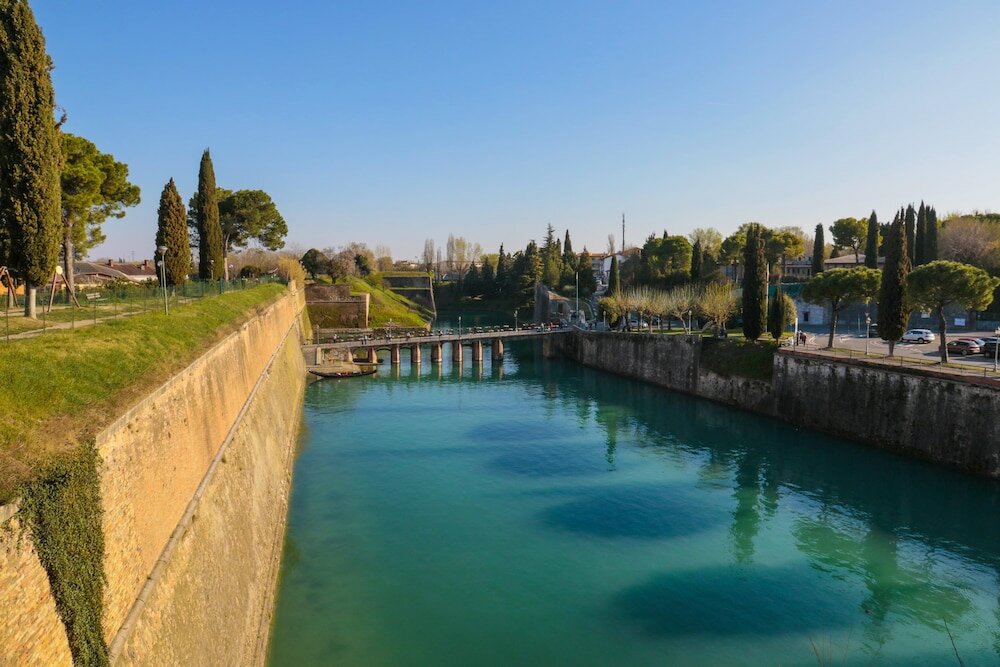 Фото Le Finestre Sul Borgo Rooms