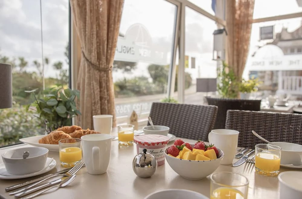 Фото The New England