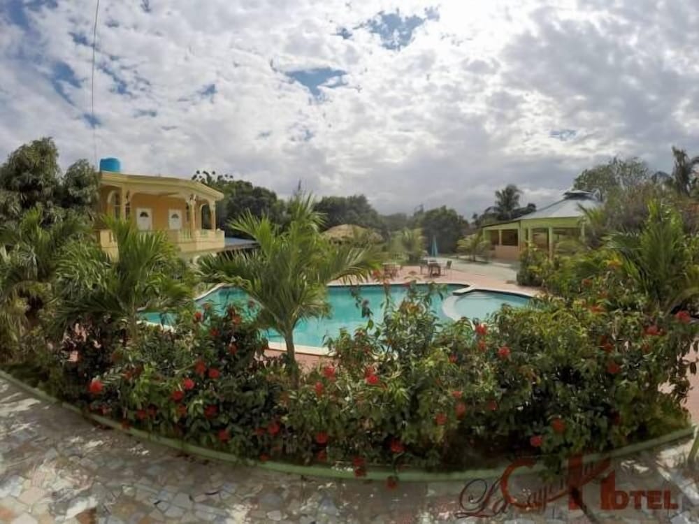 Фото La Cayenna Hôtel et Restaurant