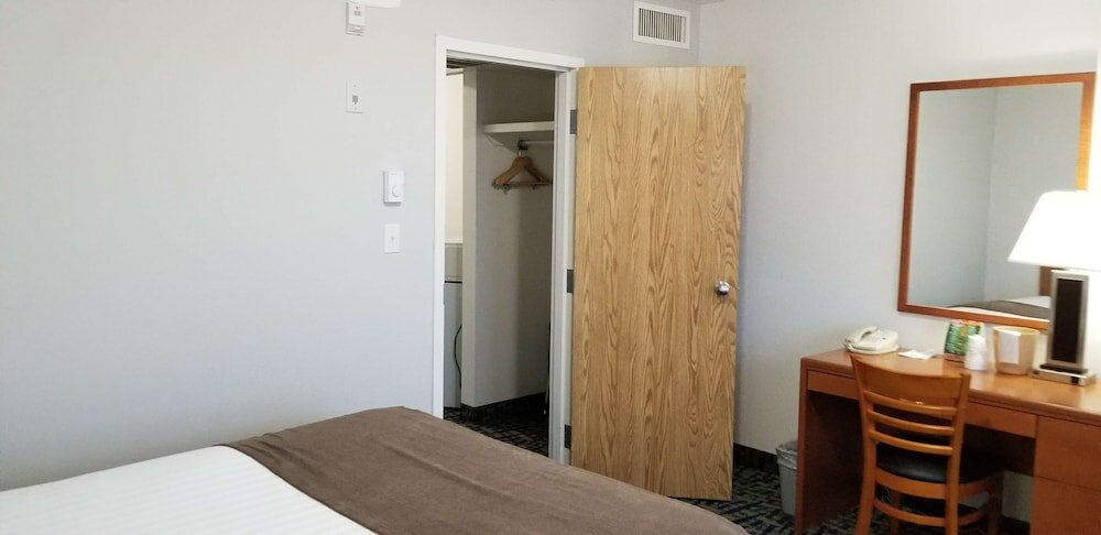 Фото SureStay Plus Hotel by Best Western Lethbridge