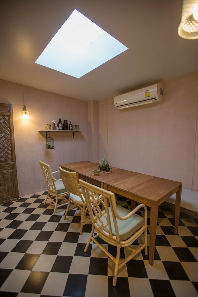 Фото Vera Nidhra - Self check-in after 7pm