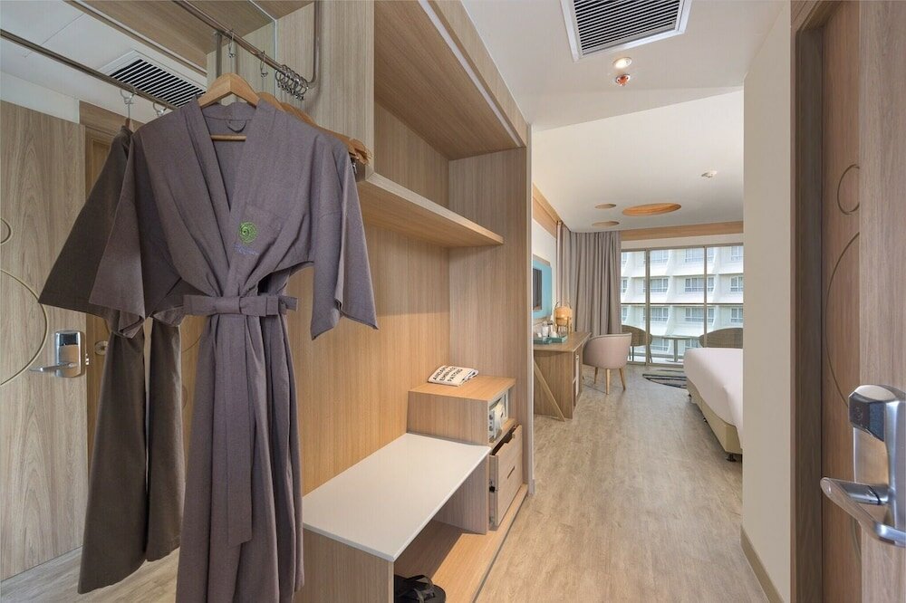 Фото Andaman Embrace Patong