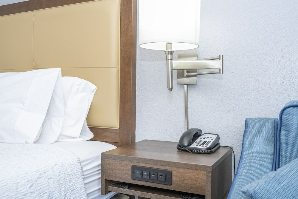 Фото Hampton Inn Spring Hill