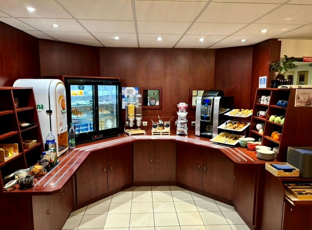 Фото Kyriad Bordeaux- Lormont