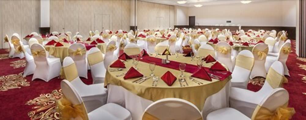 Фото Days Hotel & Suites by Wyndham Jakarta Airport