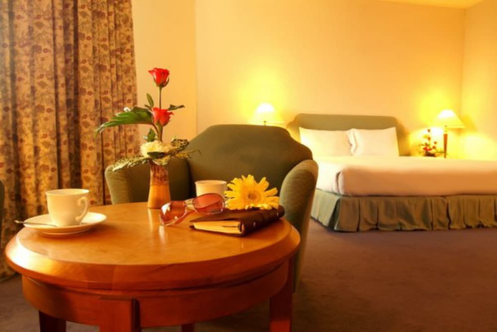 Фото Thumrin Thana Hotel