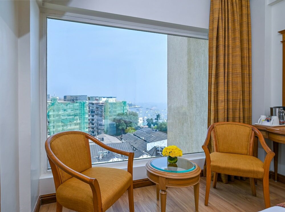 Фото Fariyas Hotel