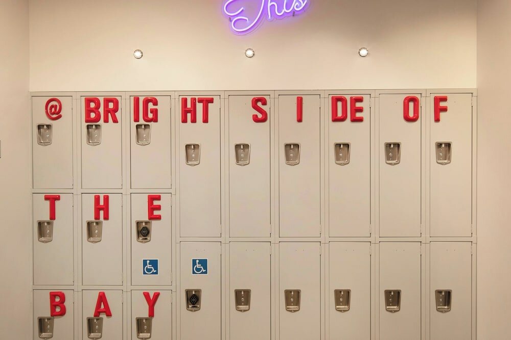 Фото Moxy Oakland Downtown