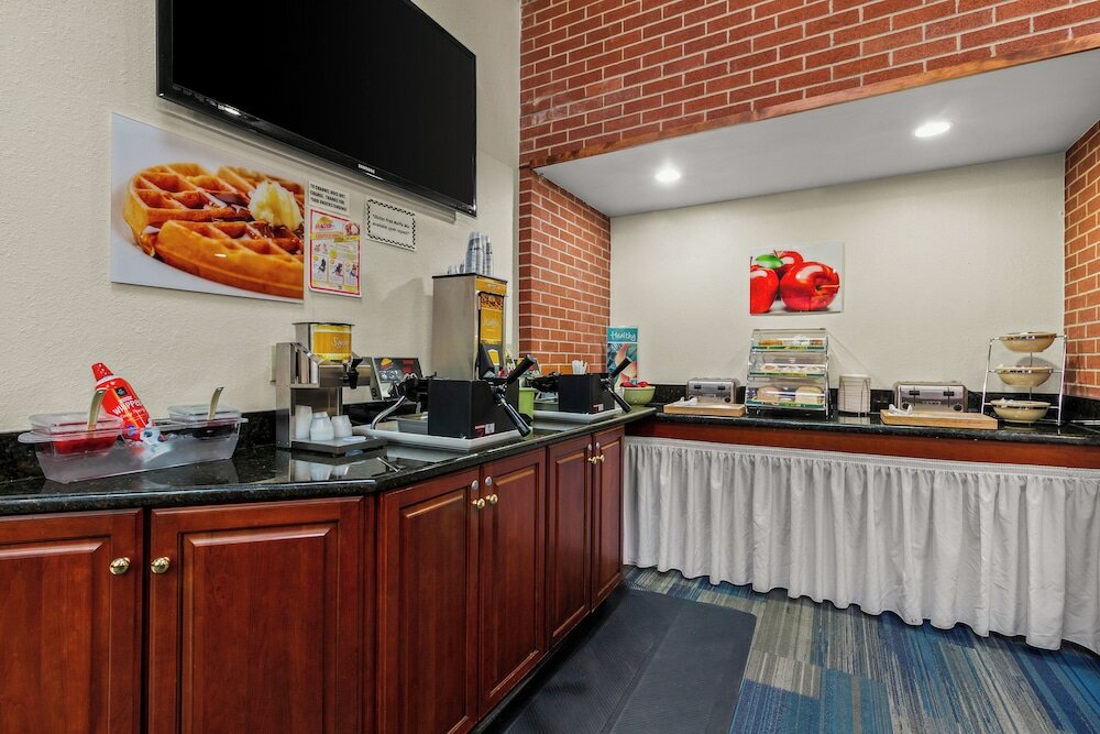 Фото Quality Inn & Suites