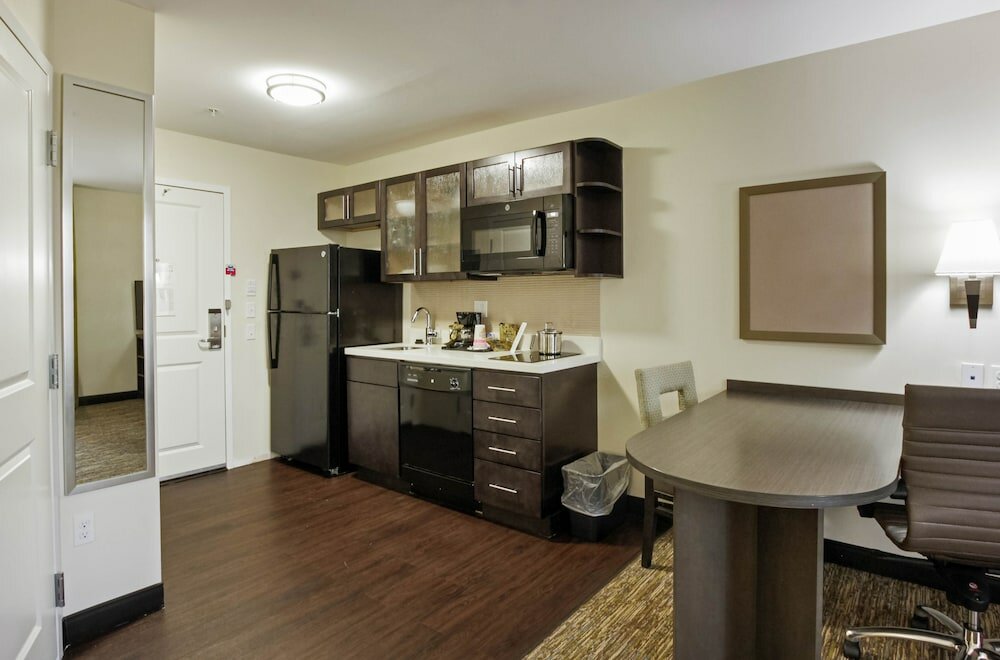 Фото Candlewood Suites Brighton, an Ihg Hotel