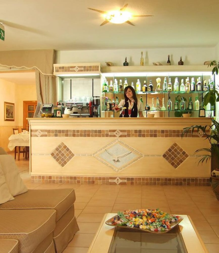 Фото Hotel Gabbiano - Agenzia Isola Rossa