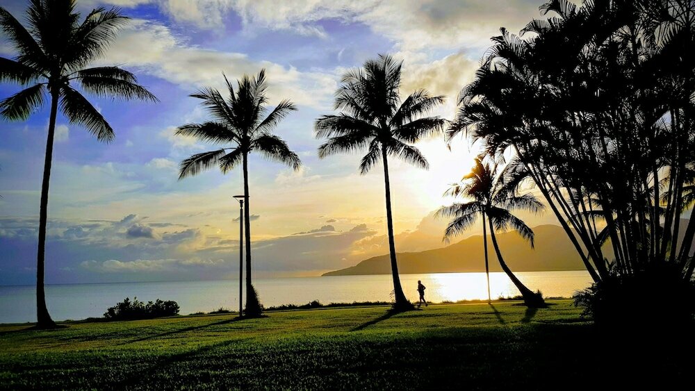 Фото Cairns Harbourside Hotel