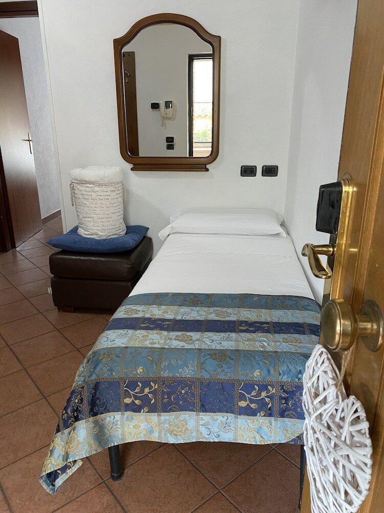 Фото Euro House Inn Airport Hotel & Residence