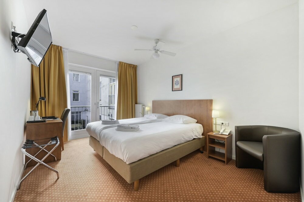 Фото Ambassador City Centre Hotel