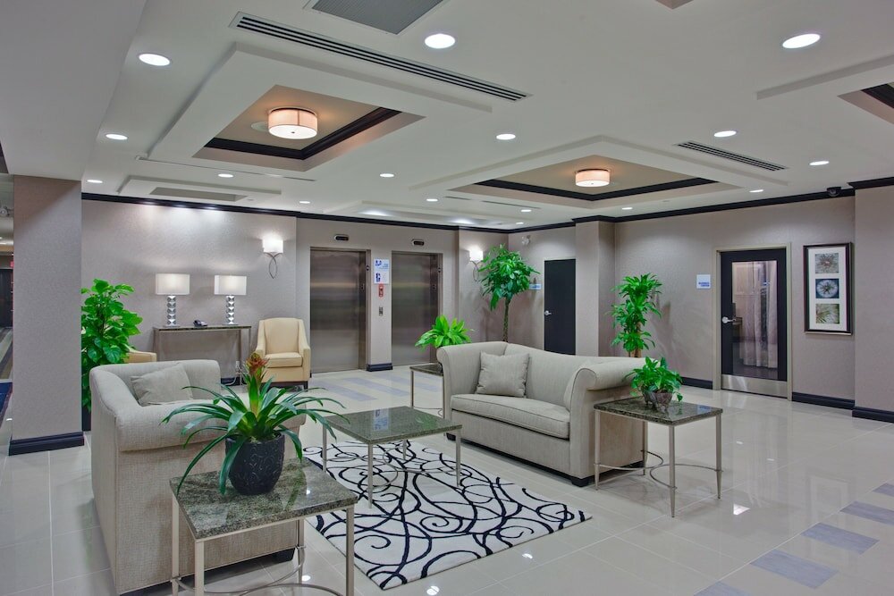 Фото Holiday Inn Express Hotel & Suites Ottawa West Nepean