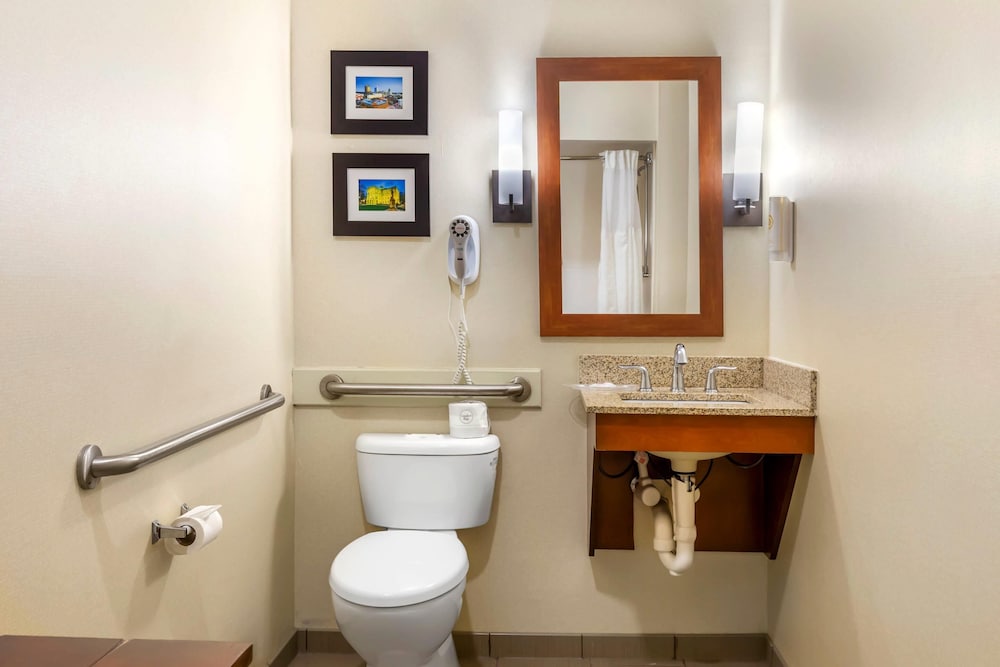 Фото Comfort Suites Raleigh Walnut Creek