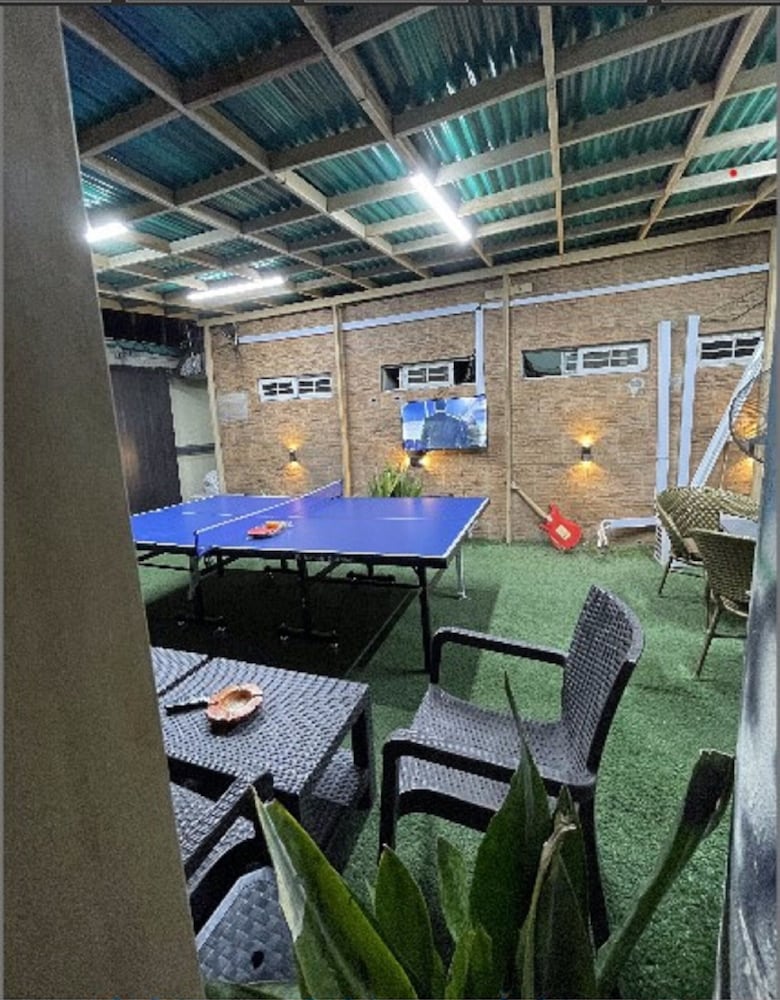 Фото Charlies Place And Suite