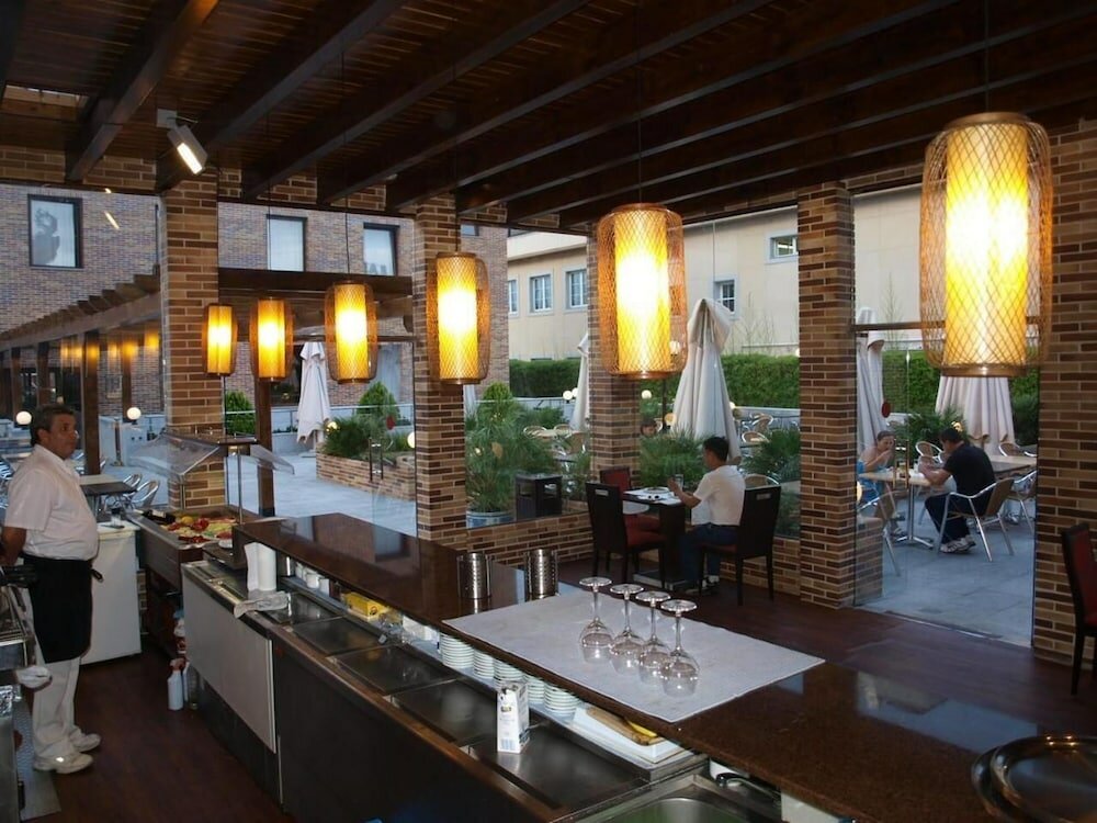 Фото Hotel Dinastía