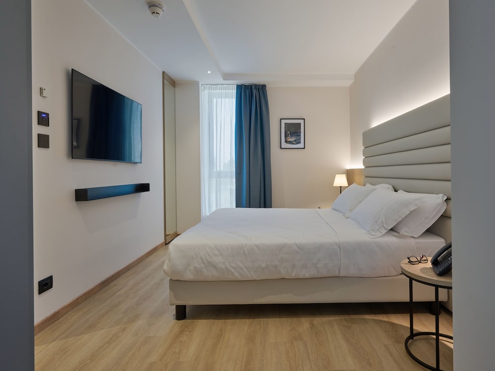 Фото Rmh Modena Raffaello