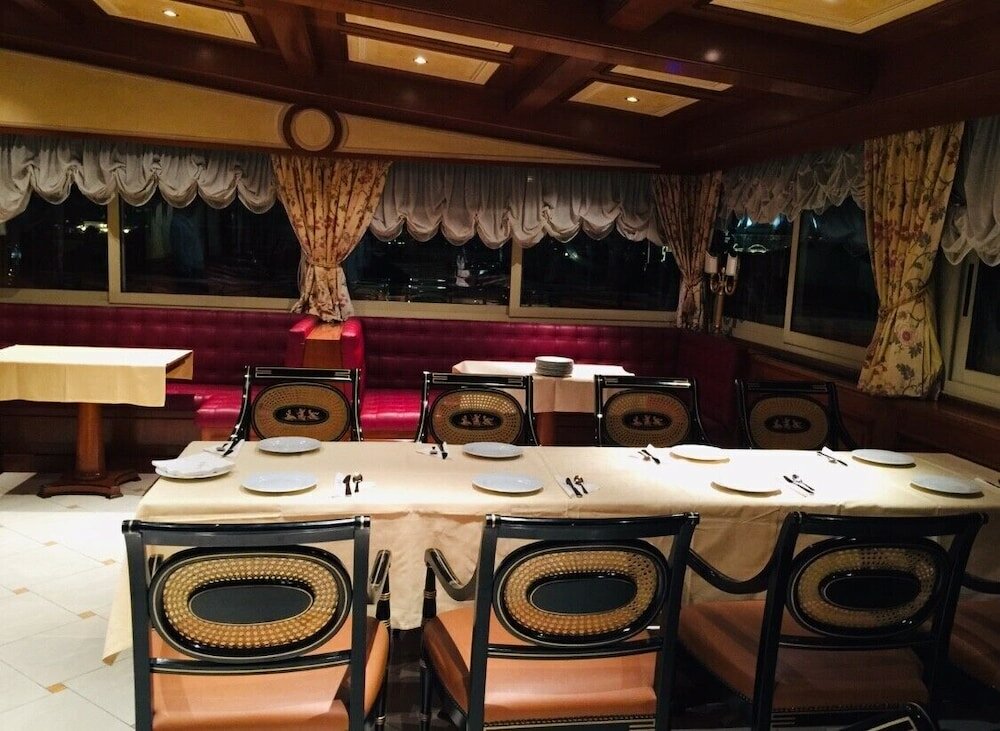 Фото Champagne Palace Hotel