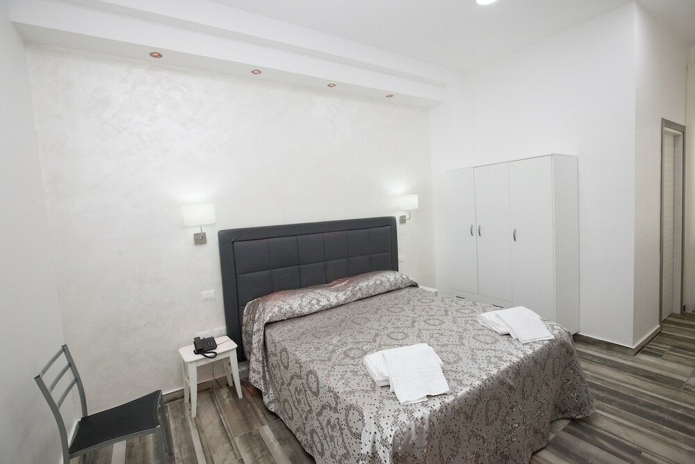 Фото Napoli Garibaldi Square