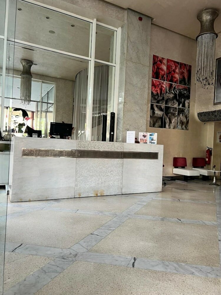 Фото La Renaissance Hotel