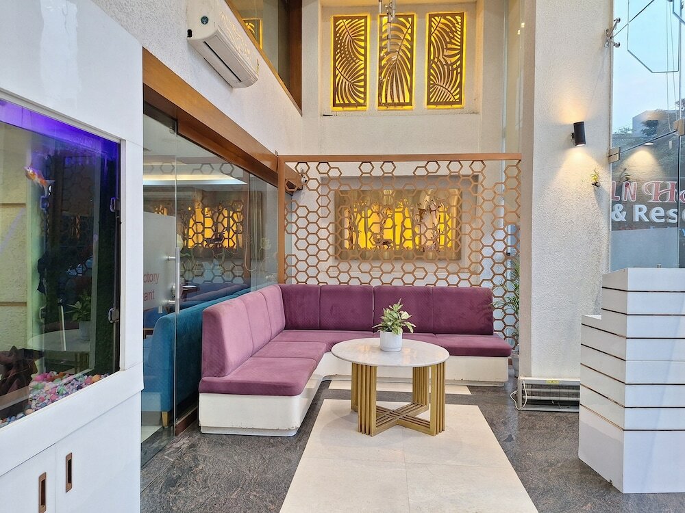 Фото L N Marriott Hotel