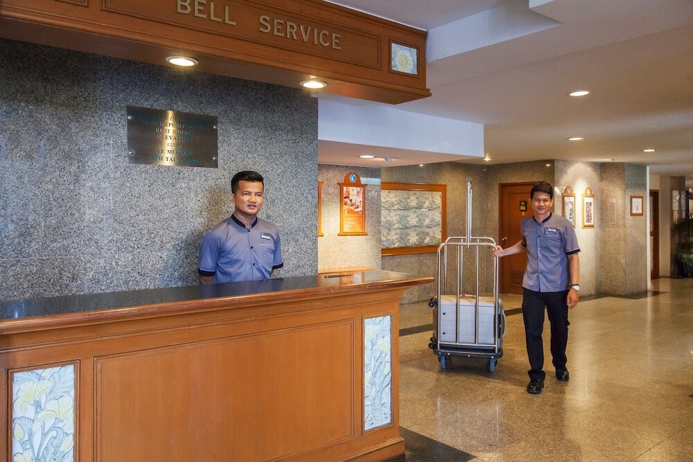 Фото Cholchan Pattaya Beach Resort