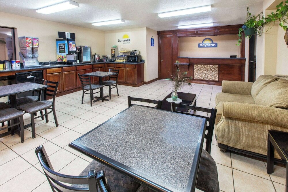 Фото Days Inn by Wyndham El Reno