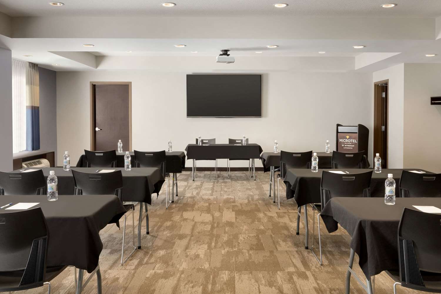 Фото Microtel Inn & Suites by Wyndham Lloydminster