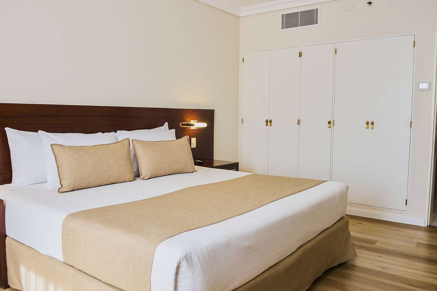 Фото Dazzler by Wyndham Buenos Aires San Martin