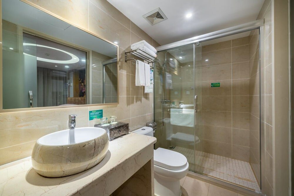 Фото Yiwu Baide Theme Hotel