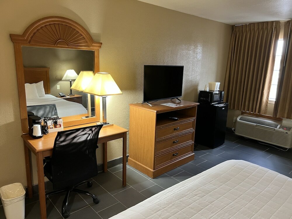 Фото Americas Best Value Inn Pharr