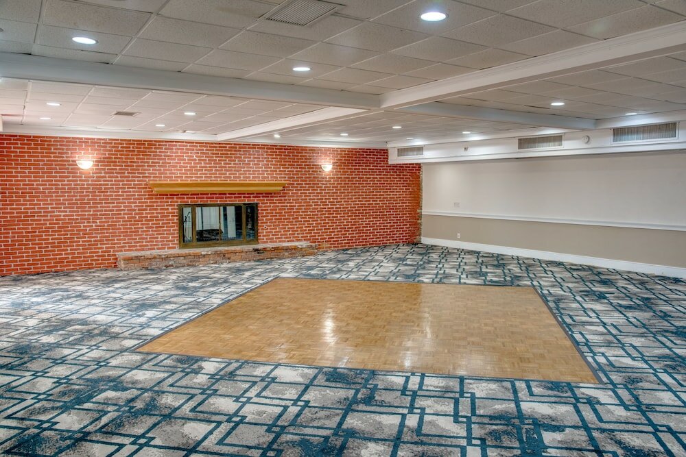 Фото Days Inn by Wyndham St. Petersburg Tampa Bay Area