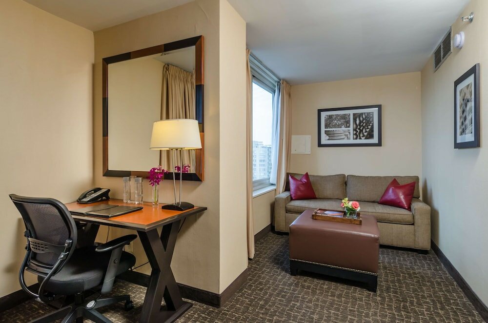 Фото Beacon Hotel & Corporate Quarters