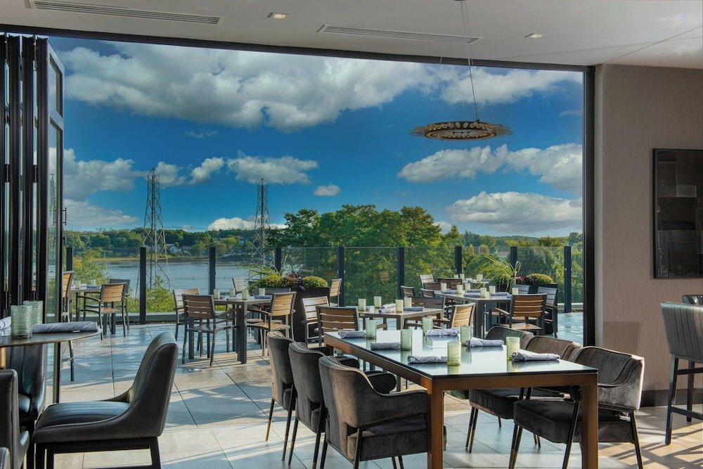 Фото Ac Hotel by Marriott Portsmouth