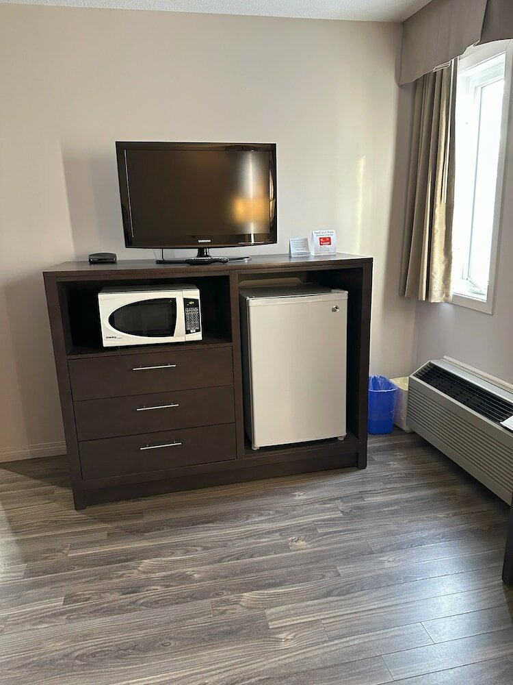 Фото Econo Lodge Inn & Suites Lethbridge