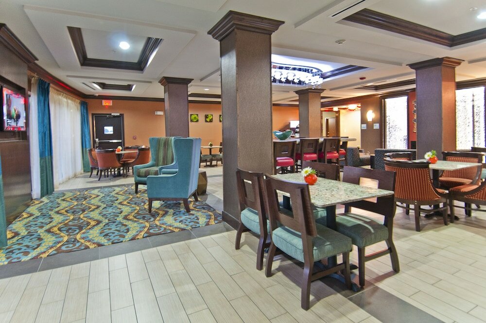 Фото Holiday Inn Express & Suites San Antonio Se by At&t Center, an Ihg Hotel