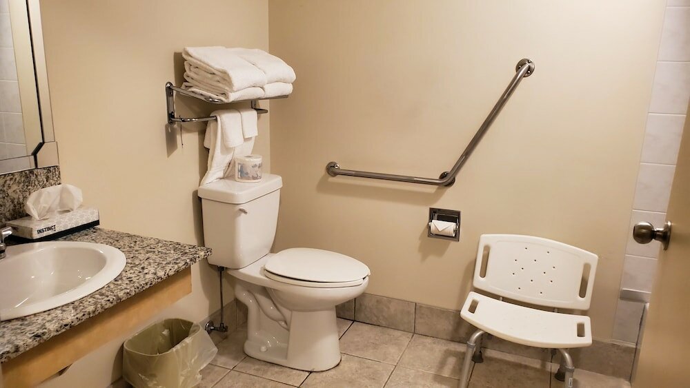 Фото Travelodge by Wyndham Stony Plain