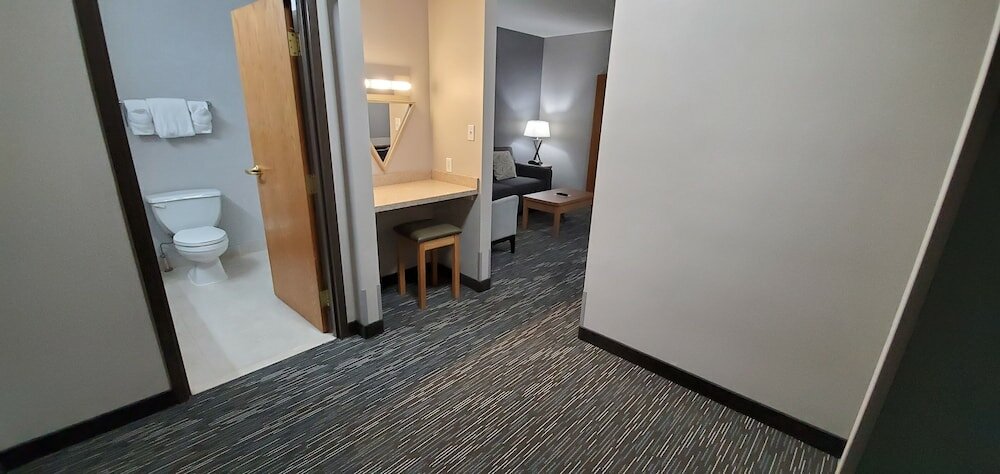 Фото Wingate by Wyndham Lethbridge