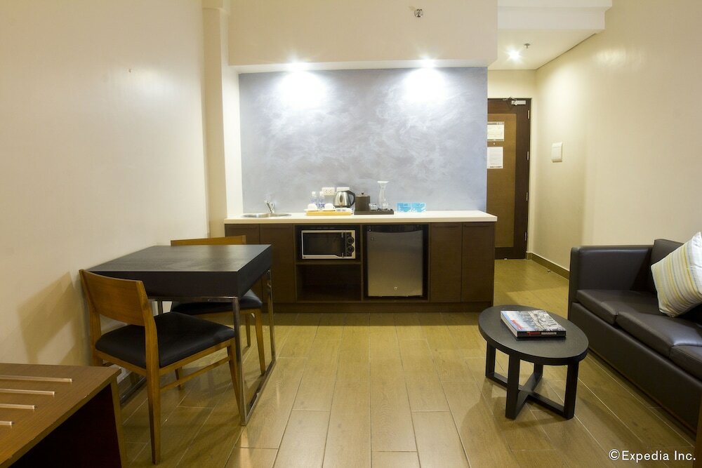 Фото Microtel by Wyndham Acropolis