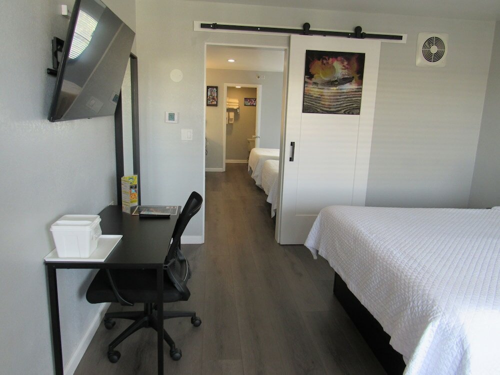 Фото Capri Suites Anaheim