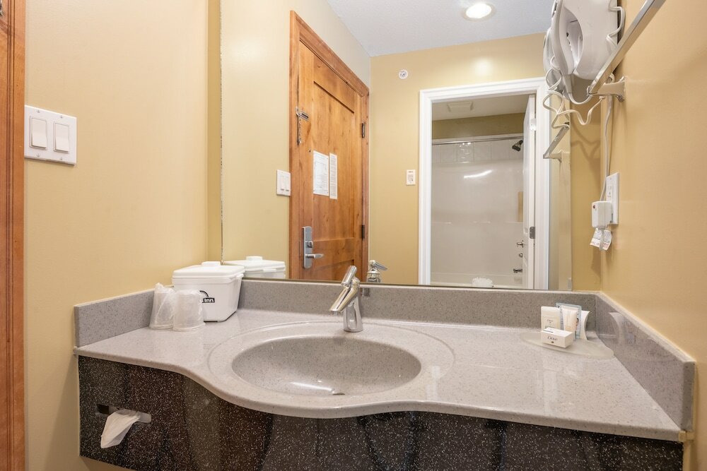 Фото Days Inn by Wyndham Surrey