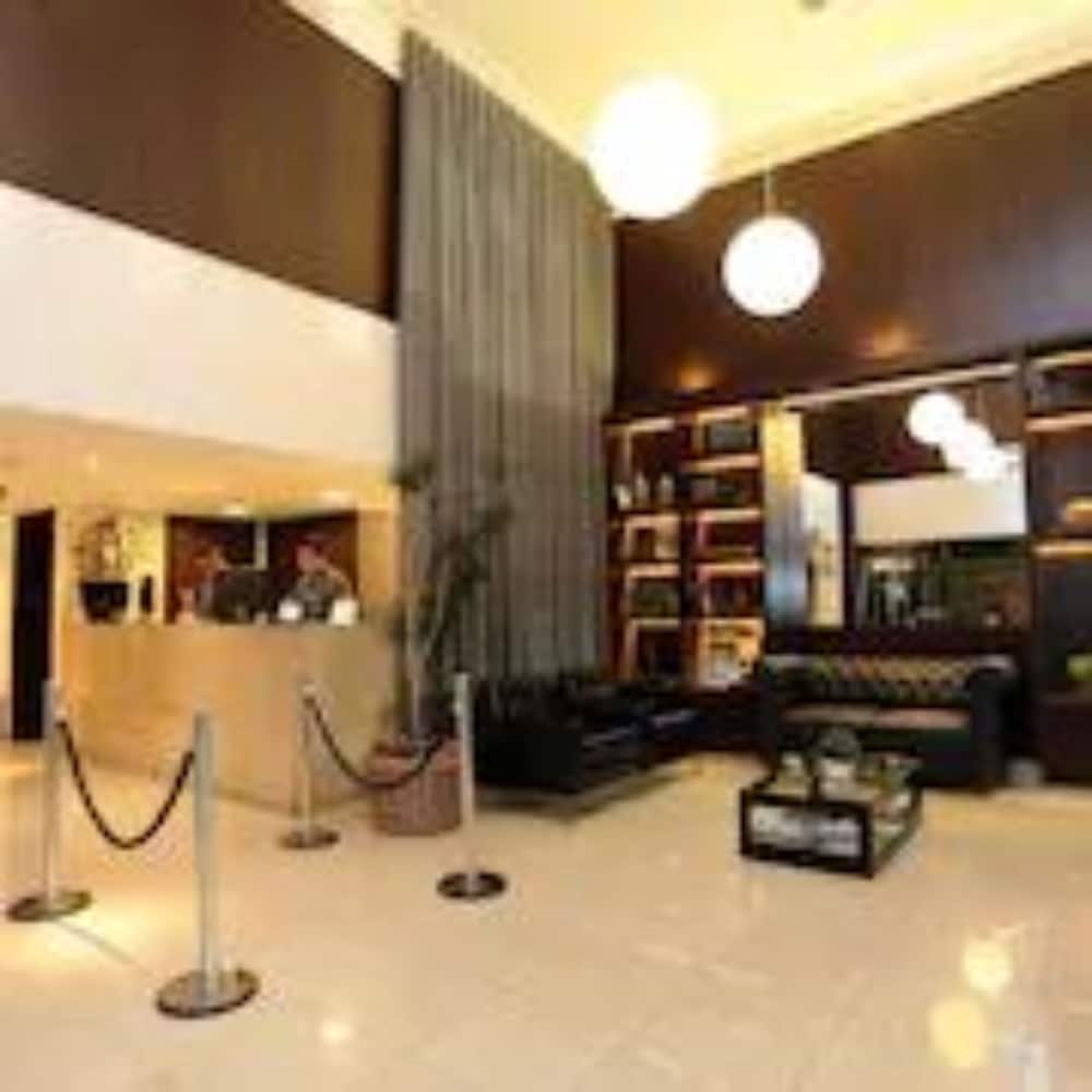 Фото Oasis Tower Hotel